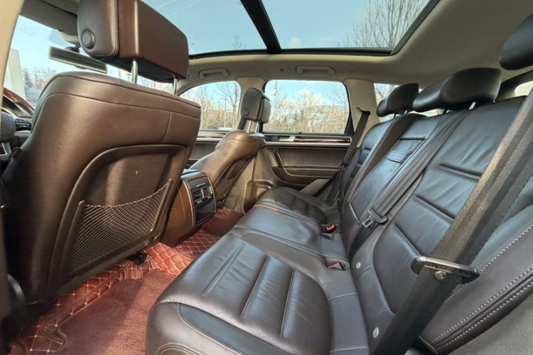 Used Volkswagen Touareg 2014 3.0 TSI New Edition Interior 3