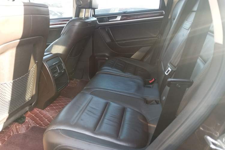 Used Volkswagen Touareg 2014 3.0 TSI New Edition Interior 4