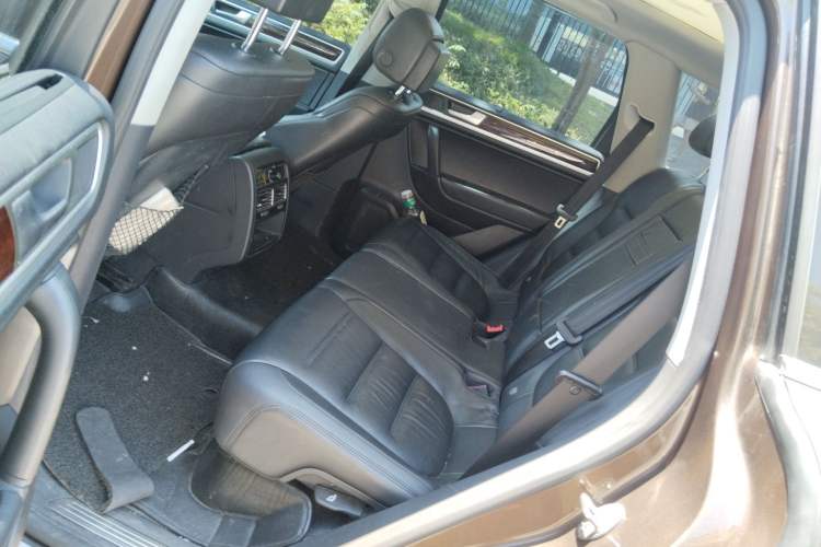Used Volkswagen Touareg 2014 3.0 TSI New Edition Interior 4