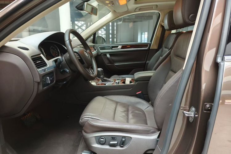Used Volkswagen Touareg 2014 3.0 TSI New Edition Interior 4