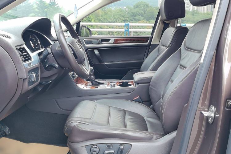 Used Volkswagen Touareg 2014 3.0 TSI New Edition Interior 4