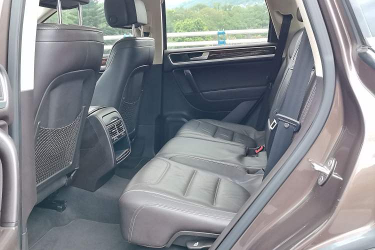 Used Volkswagen Touareg 2014 3.0 TSI New Edition Interior 5