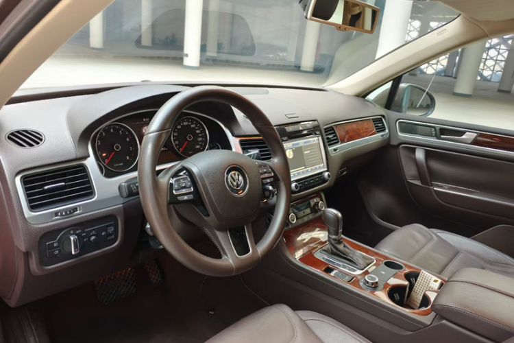 Used Volkswagen Touareg 2014 3.0 TSI New Edition Interior 6