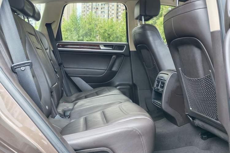 Used Volkswagen Touareg 2014 3.0 TSI New Edition Interior 8