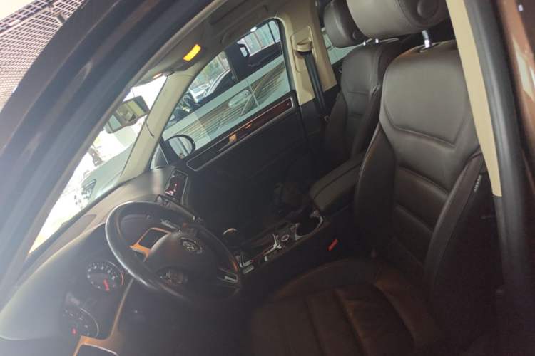 Used Volkswagen Touareg 2014 3.0 TSI New Edition Left Front Seat