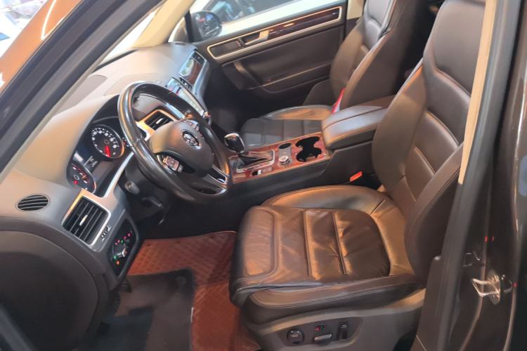 Used Volkswagen Touareg 2014 3.0 TSI New Edition Left Front Seat