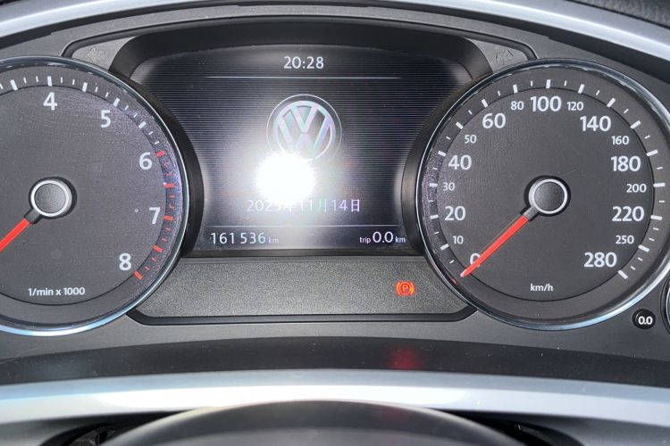 Used Volkswagen Touareg 2014 3.0 TSI New Edition Odometer Close Up