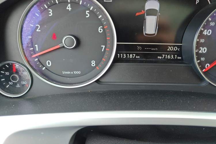 Used Volkswagen Touareg 2014 3.0 TSI New Edition Odometer Close Up