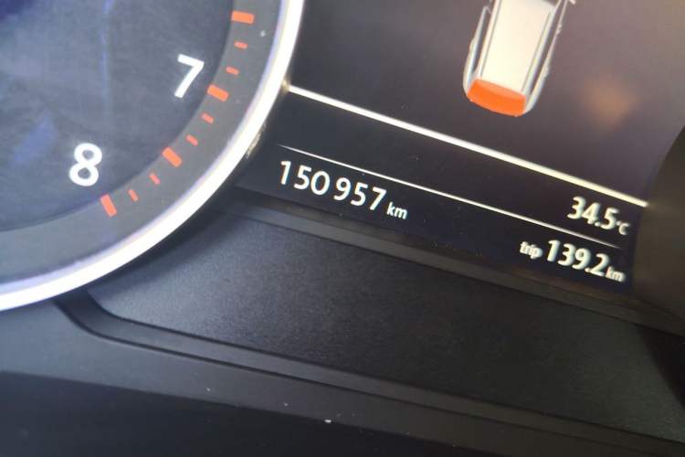 Used Volkswagen Touareg 2014 3.0 TSI New Edition Odometer Close Up