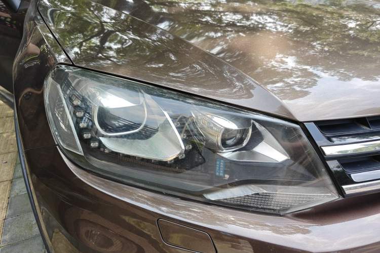 Used Volkswagen Touareg 2014 3.0 TSI New Edition Right Front Headlight