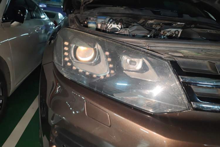 Used Volkswagen Touareg 2014 3.0 TSI New Edition Right Front Headlight