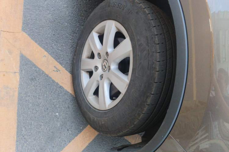 Used Volkswagen Touareg 2014 3.0 TSI New Edition Right Front Wheel Hub