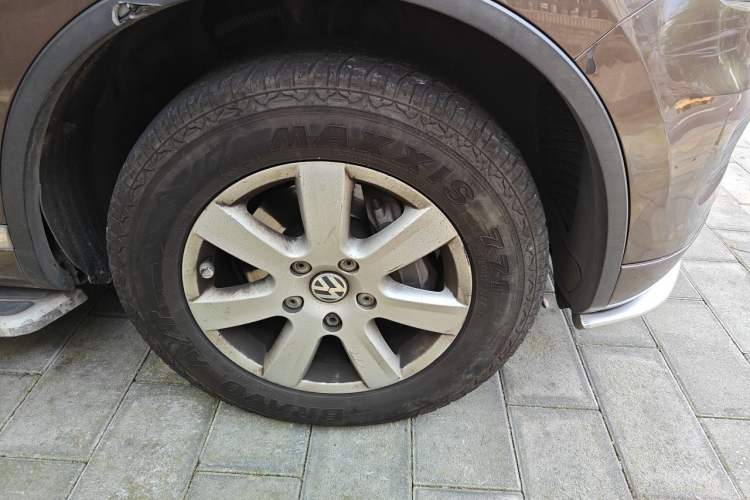 Used Volkswagen Touareg 2014 3.0 TSI New Edition Right Front Wheel Hub