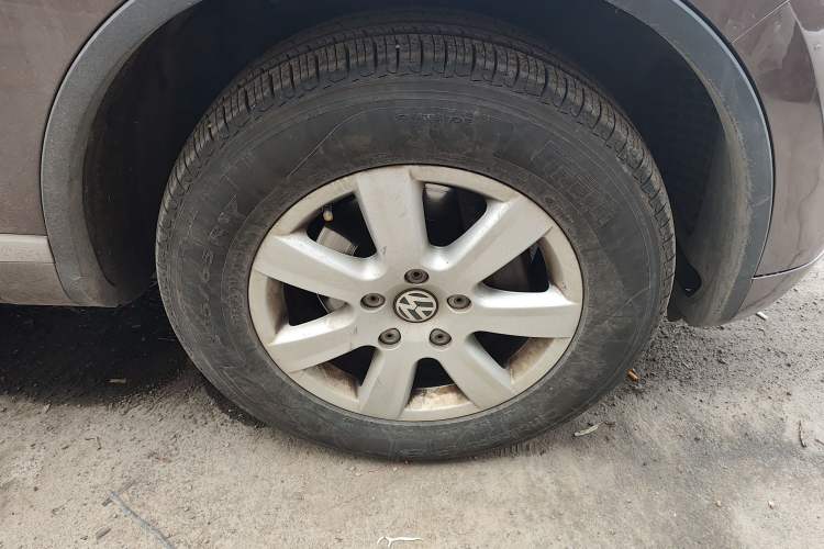 Used Volkswagen Touareg 2014 3.0 TSI New Edition Right Front Wheel Hub