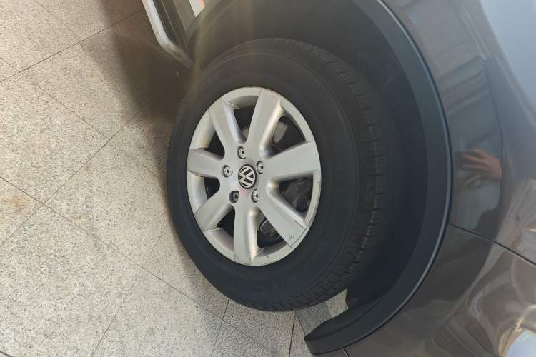 Used Volkswagen Touareg 2014 3.0 TSI New Edition Right Front Wheel Hub