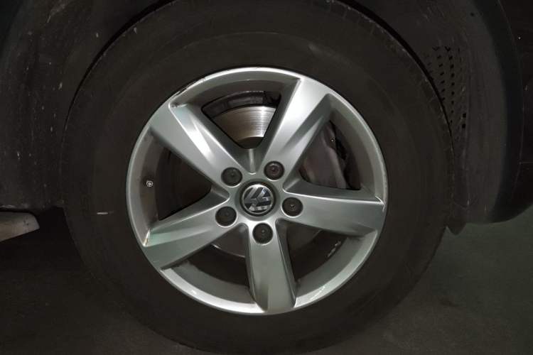 Used Volkswagen Touareg 2014 3.0 TSI New Edition Right Front Wheel Hub