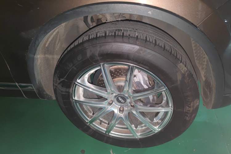 Used Volkswagen Touareg 2014 3.0 TSI New Edition Right Front Wheel Hub