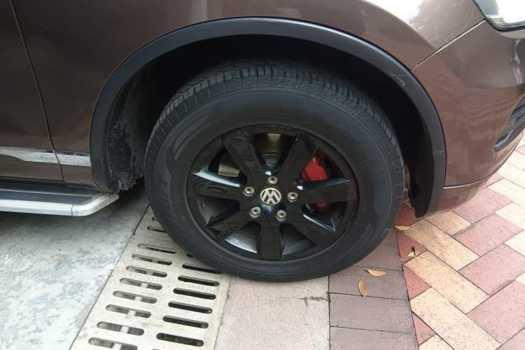 Used Volkswagen Touareg 2014 3.0 TSI New Edition Right Front Wheel Hub