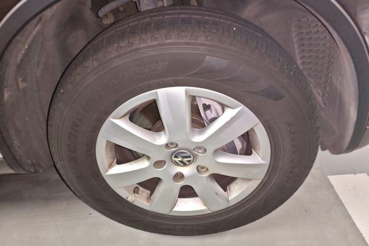 Used Volkswagen Touareg 2014 3.0 TSI New Edition Right Front Wheel Hub