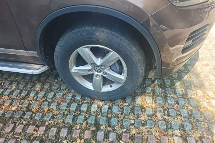 Used Volkswagen Touareg 2014 3.0 TSI New Edition Right Front Wheel Hub
