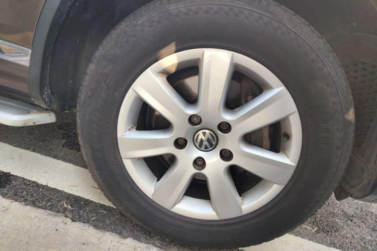 Used Volkswagen Touareg 2014 3.0 TSI New Edition Right Front Wheel Hub
