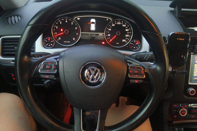 Used Volkswagen Touareg 2014 3.0 TSI New Edition Steering Wheel