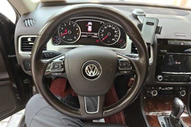 Used Volkswagen Touareg 2014 3.0 TSI New Edition Steering Wheel