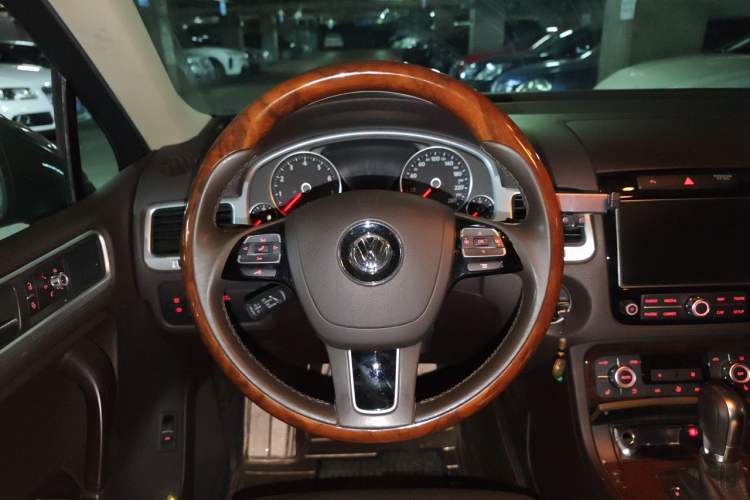 Used Volkswagen Touareg 2014 3.0 TSI New Edition Steering Wheel