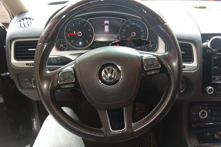 Used Volkswagen Touareg 2014 3.0 TSI New Edition Steering Wheel