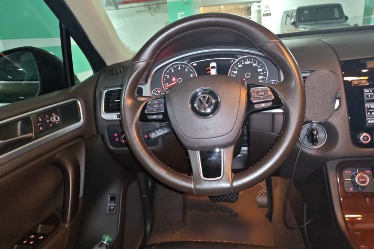 Used Volkswagen Touareg 2014 3.0 TSI New Edition Steering Wheel