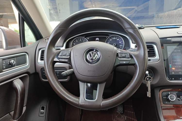 Used Volkswagen Touareg 2014 3.0 TSI New Edition Steering Wheel