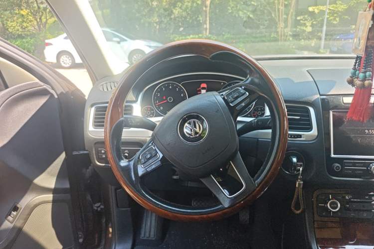 Used Volkswagen Touareg 2014 3.0 TSI New Edition Steering Wheel