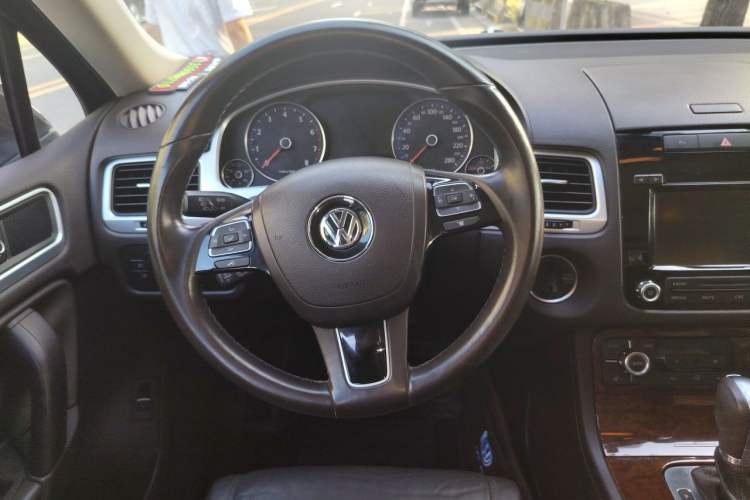Used Volkswagen Touareg 2014 3.0 TSI New Edition Steering Wheel