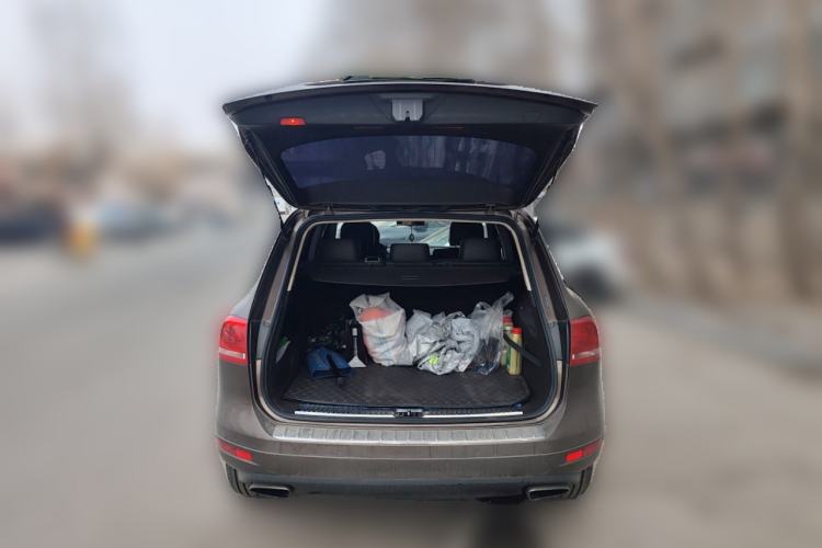 Used Volkswagen Touareg 2014 3.0 TSI New Edition Trunk