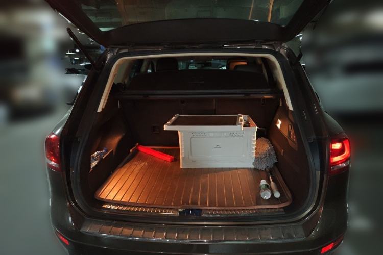 Used Volkswagen Touareg 2014 3.0 TSI New Edition Trunk