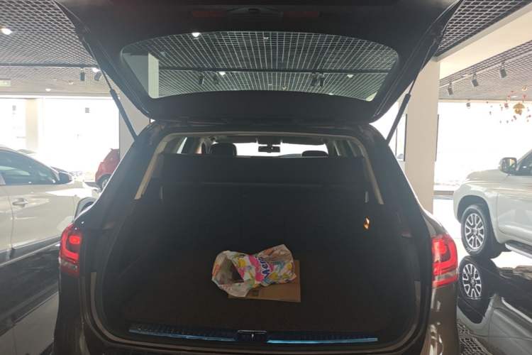 Used Volkswagen Touareg 2014 3.0 TSI New Edition Trunk