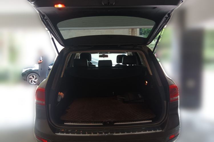 Used Volkswagen Touareg 2014 3.0 TSI New Edition Trunk