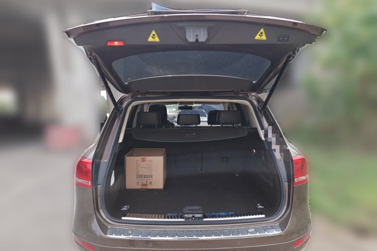 Used Volkswagen Touareg 2014 3.0 TSI New Edition Trunk