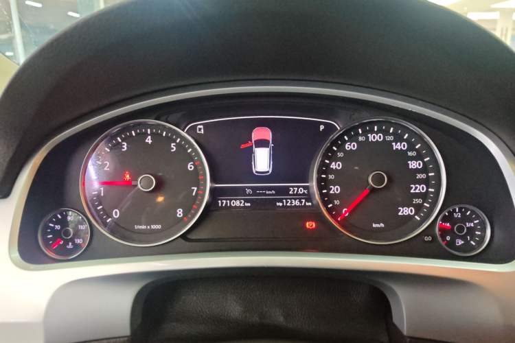 Used Volkswagen Touareg 2014 3.0 TSI New Edition Instrument Cluster