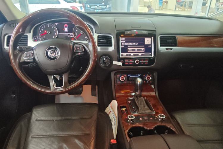 Used Volkswagen Touareg 2014 3.0 TSI New Edition Interior 2