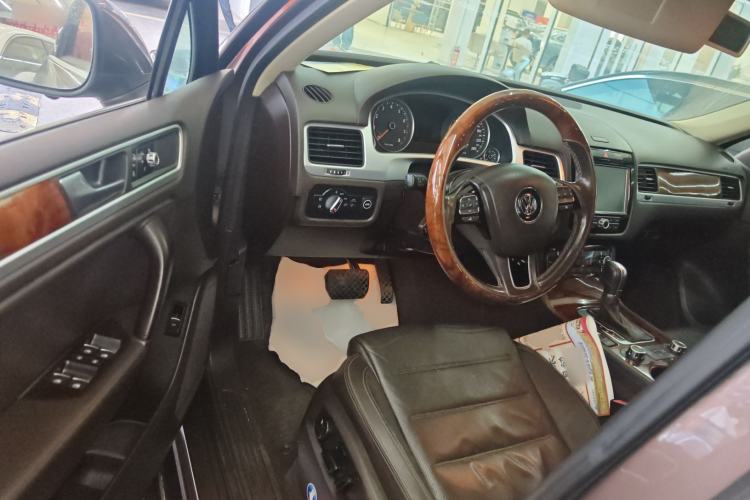Used Volkswagen Touareg 2014 3.0 TSI New Edition Interior 3