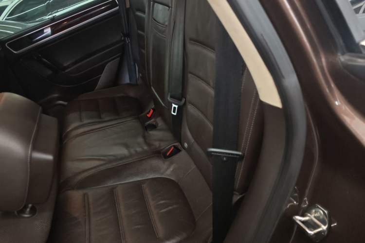 Used Volkswagen Touareg 2014 3.0 TSI New Edition Interior 4