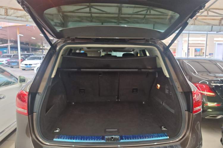 Used Volkswagen Touareg 2014 3.0 TSI New Edition Trunk