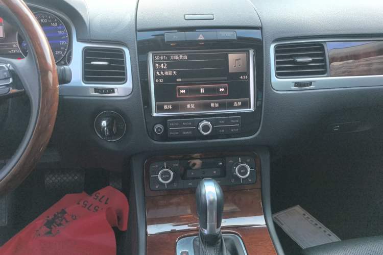 Used Volkswagen Touareg 2014 3.0 TSI New Edition Audio And AC Panel