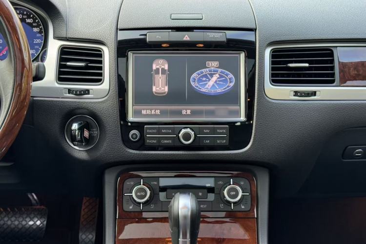 Used Volkswagen Touareg 2014 3.0 TSI New Edition Audio And AC Panel