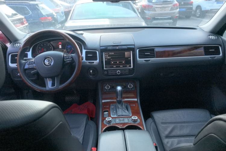 Used Volkswagen Touareg 2014 3.0 TSI New Edition Center Console
