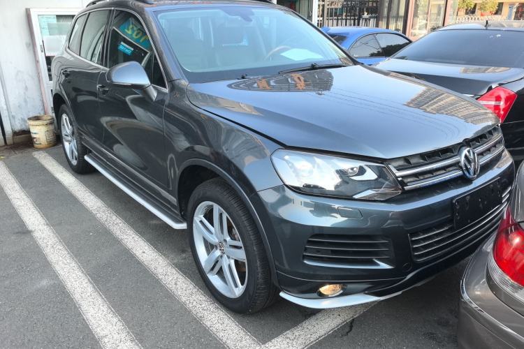 Used Volkswagen Touareg 2014 3.0 TSI New Edition Front Right 45 Deg