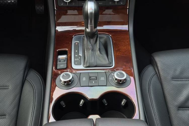 Used Volkswagen Touareg 2014 3.0 TSI New Edition Gear Lever