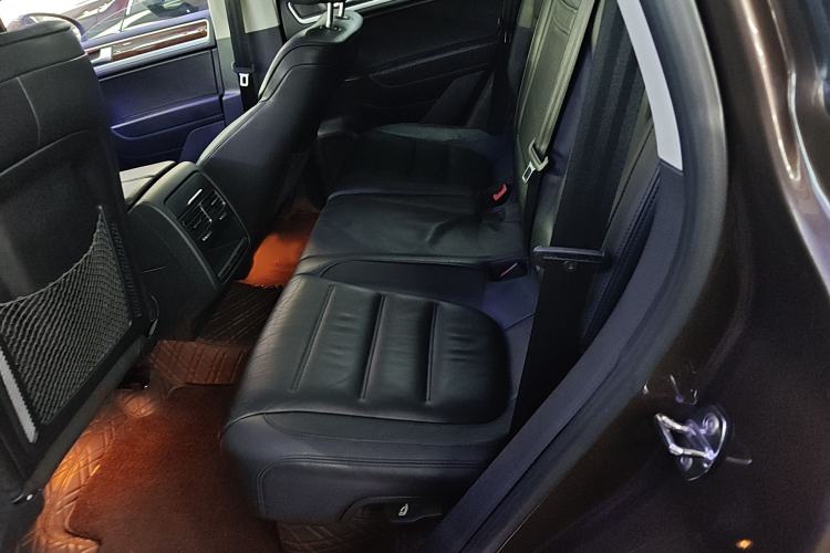 Used Volkswagen Touareg 2014 3.0 TSI New Edition Interior 1