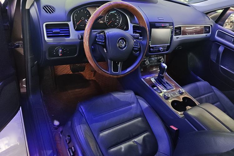Used Volkswagen Touareg 2014 3.0 TSI New Edition Interior 3